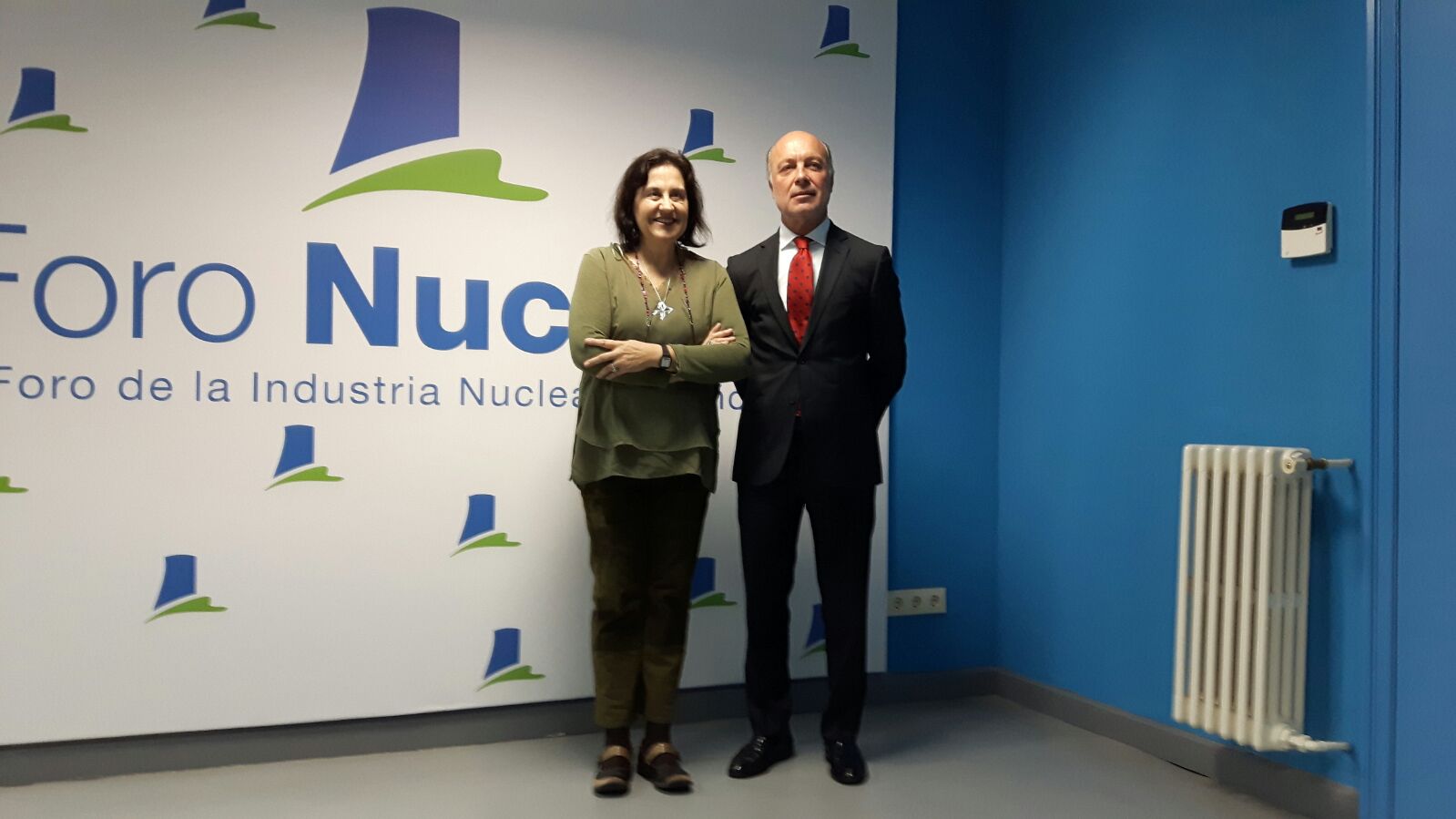 Foto de Sara Osuna y Antonio Cornadó en Foro Nuclear tras la firma del acuerdo